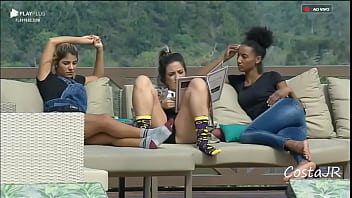 BBB 11 Cena com Adriana Muito Gostosa Ajeitando o Biquíni