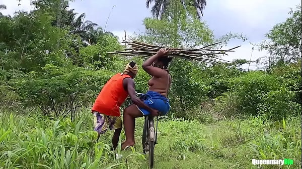 Tetas gostosas da gordinha dando pro ladrão de bicicleta