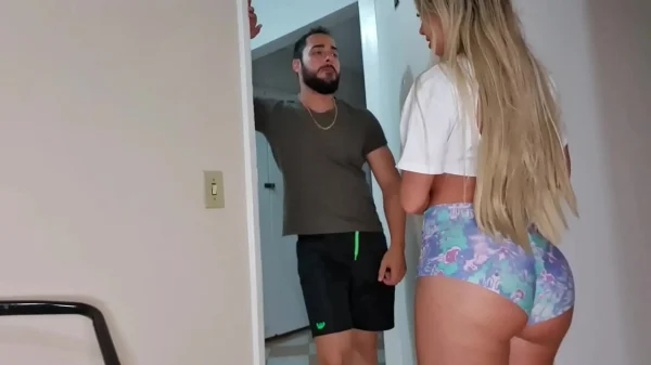 Brasileira safada chama o vizinho para uma foda selvagem