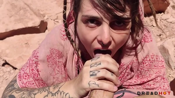 Vídeo de foda no deserto com essa brasileira rabuda dos peitos durões